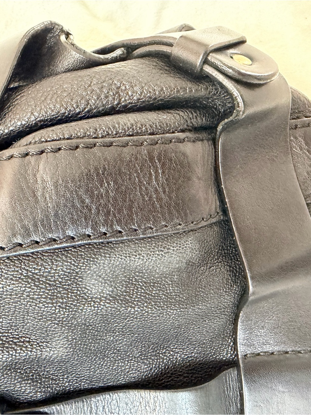 Chloé Black Leather Shoulder Bag with Gold Hardware - Picture 6 of 9